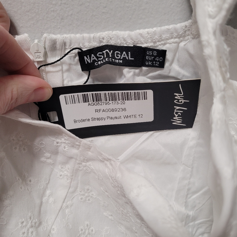 Nasty Gal Broderie Strappy Playsuit NWT size 8 - Picture 2 of 6